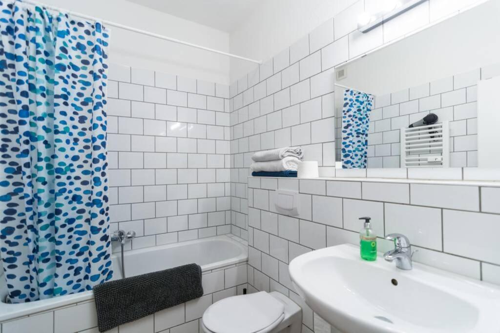 Apartment 120 Qm -3 Schlafzimmer-2 Baeder- Fuer 7 Gaeste 뒤셀도르프 외부 사진